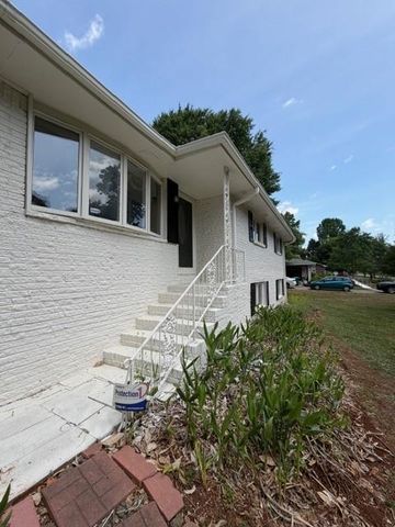 157 Jennifer Lane NW, Lilburn, GA 30047