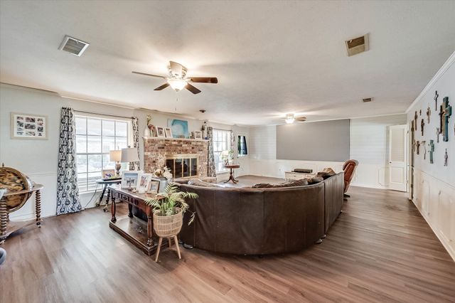 2225 W Park Avenue, Corsicana, TX 75110