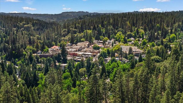 10492 Boulder St, Nevada City, CA 95959