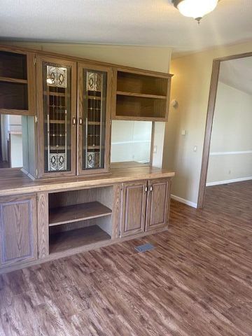 17239 E Quail Road, Nevada, MO 64772