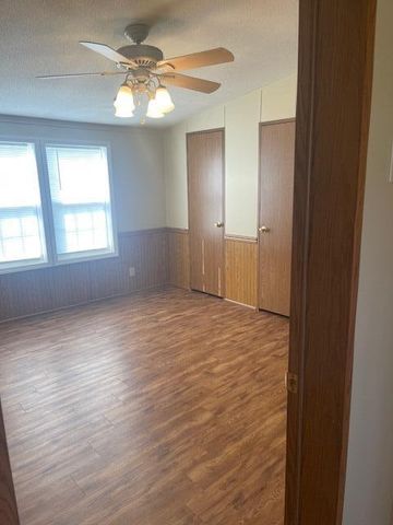 17239 E Quail Road, Nevada, MO 64772