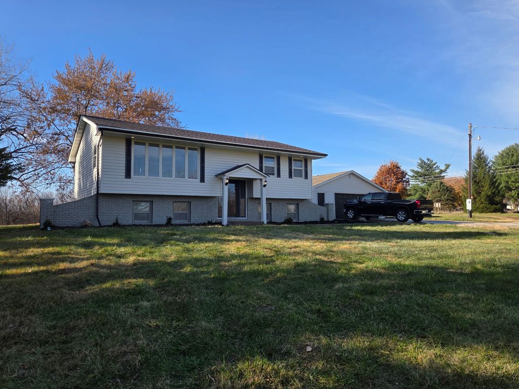 Image 1 of property listing at 1350 SE 60th Street, Pleasant Hill, IA 50327