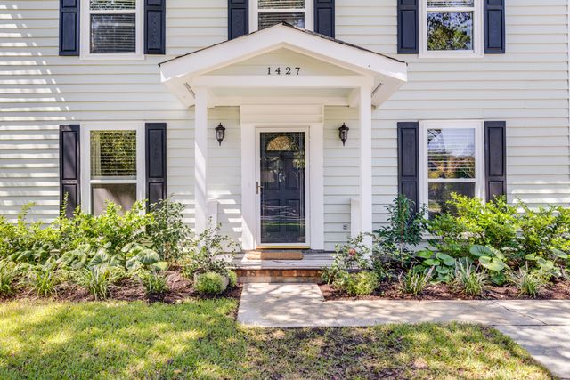 1427 Oaklanding Road, Mount Pleasant, SC 29464
