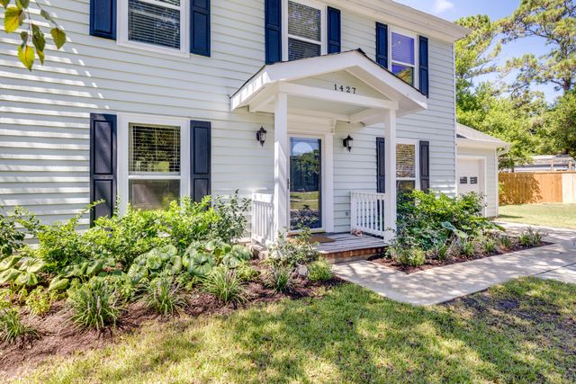 1427 Oaklanding Road, Mount Pleasant, SC 29464