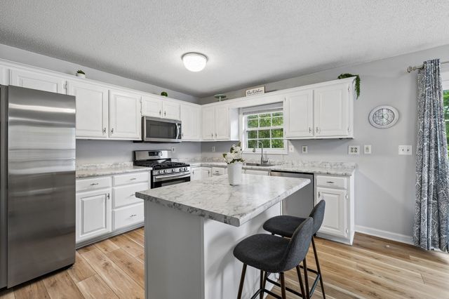 2040 Wild Cherry Ct, Lewisburg, TN 37091