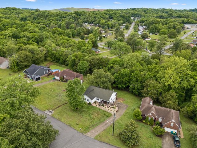 2040 Wild Cherry Ct, Lewisburg, TN 37091
