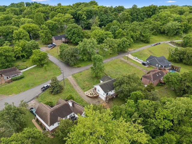 2040 Wild Cherry Ct, Lewisburg, TN 37091