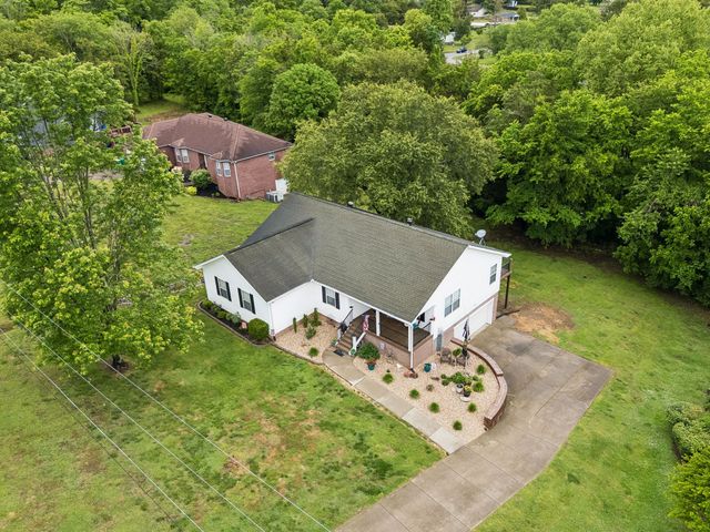 2040 Wild Cherry Ct, Lewisburg, TN 37091