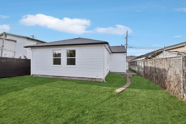 9638 E St, Oakland, CA 94603