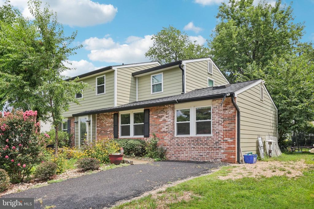 104 N GARFIELD RD, Sterling, VA 20164