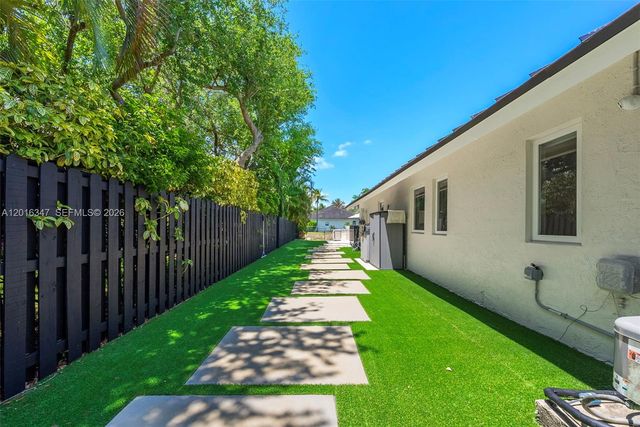 9201 SW 102nd St, Miami, FL 33176