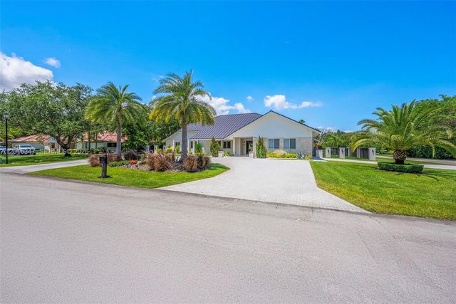 9201 SW 102nd St, Miami, FL 33176
