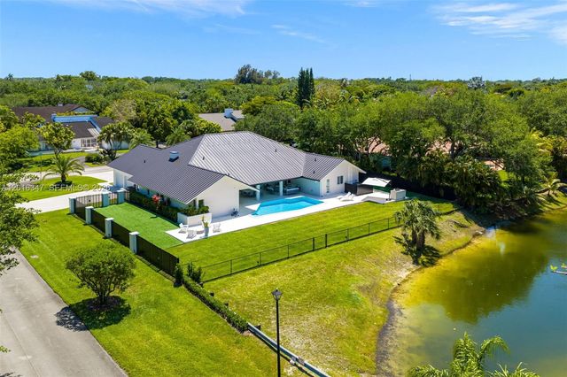 9201 SW 102nd St, Miami, FL 33176