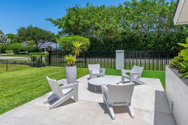 9201 SW 102nd St, Miami, FL 33176
