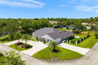 9201 SW 102nd St, Miami, FL 33176