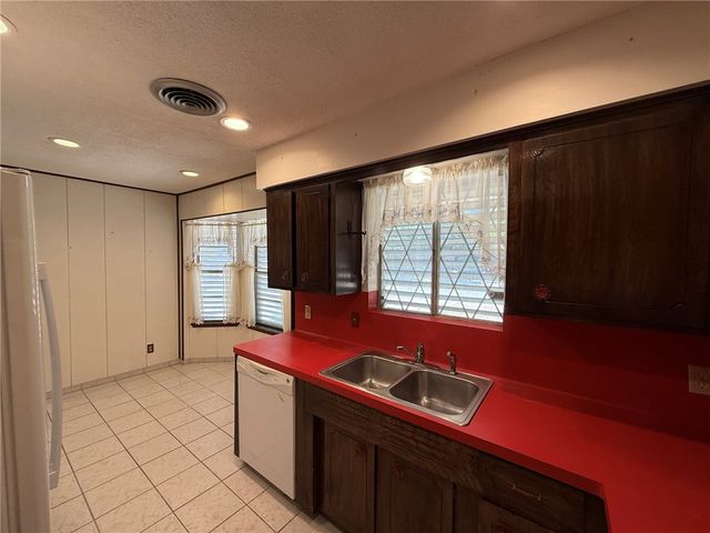 1002 Diomede, Portland, TX 78374