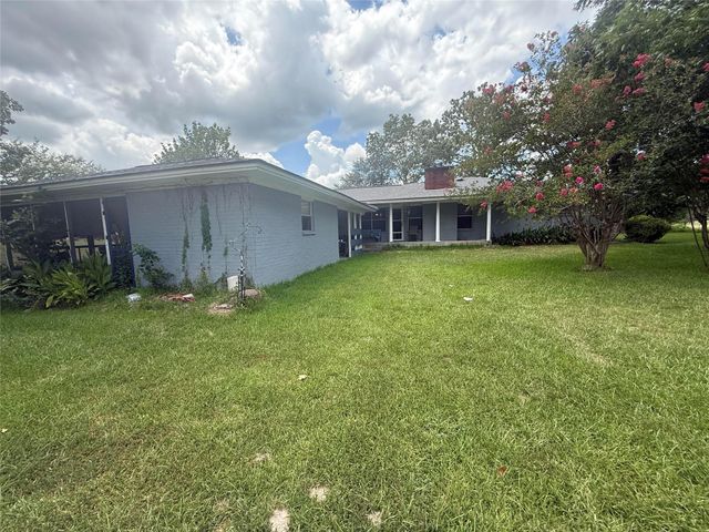 15 Meadow Lake Drive, Trinity, TX 75862