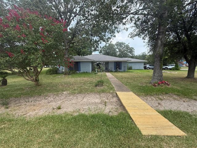 15 Meadow Lake Drive, Trinity, TX 75862