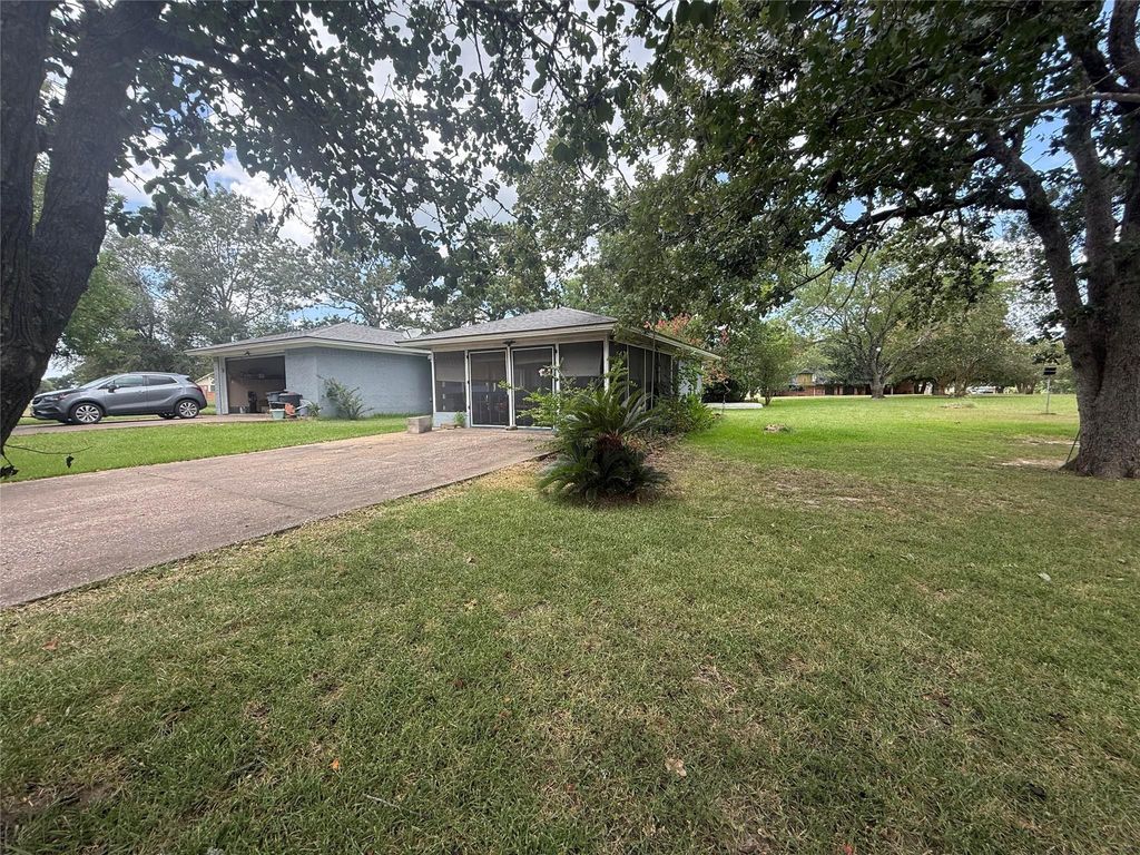 15 Meadow Lake Drive, Trinity, TX 75862