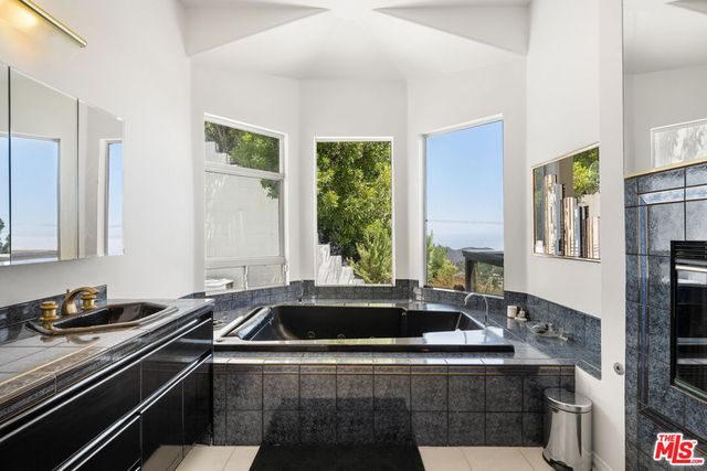 21630 Saddle Peak Road, Topanga, CA 90290