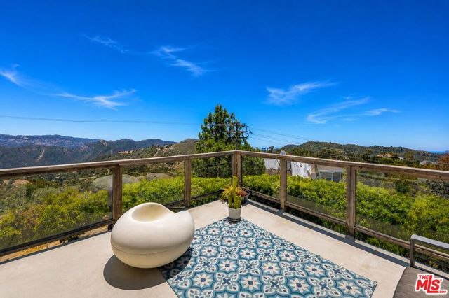 21630 Saddle Peak Road, Topanga, CA 90290
