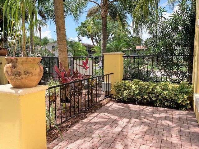 601 CASABELLA CIRCLE, Tampa, FL 33609