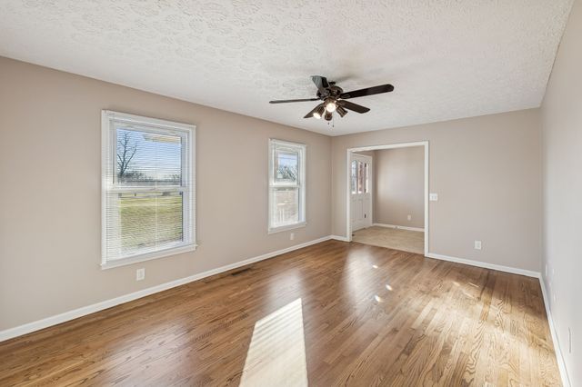 353 Branham Mill Rd, Gallatin, TN 37066