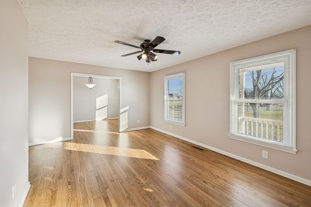 353 Branham Mill Rd, Gallatin, TN 37066