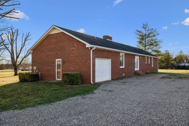 353 Branham Mill Rd, Gallatin, TN 37066