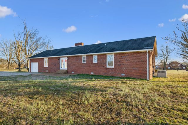 353 Branham Mill Rd, Gallatin, TN 37066