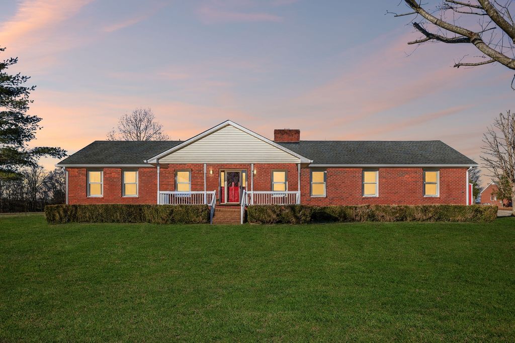 353 Branham Mill Rd, Gallatin, TN 37066