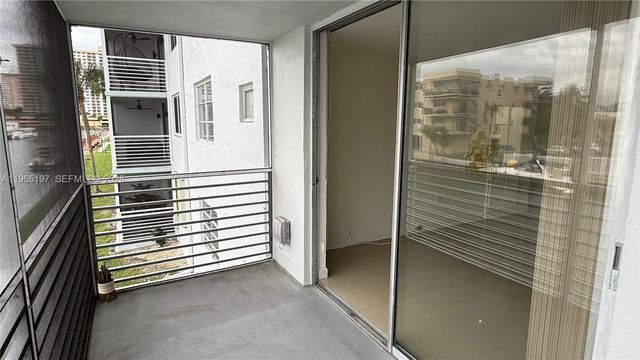 3849 NE 169th St 201, North Miami Beach, FL 33160