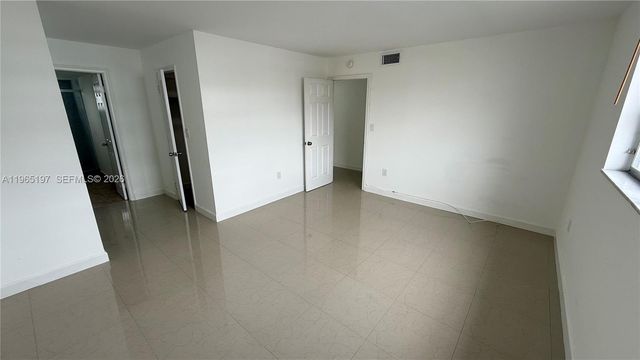 3849 NE 169th St 201, North Miami Beach, FL 33160