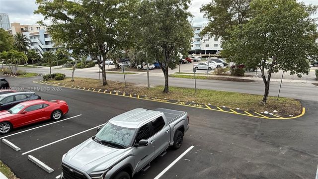 3849 NE 169th St 201, North Miami Beach, FL 33160