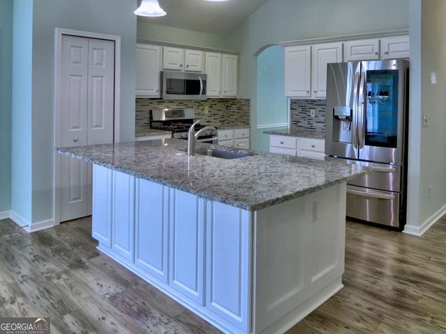 512 Courtyard Way, Woodstock, GA 30189