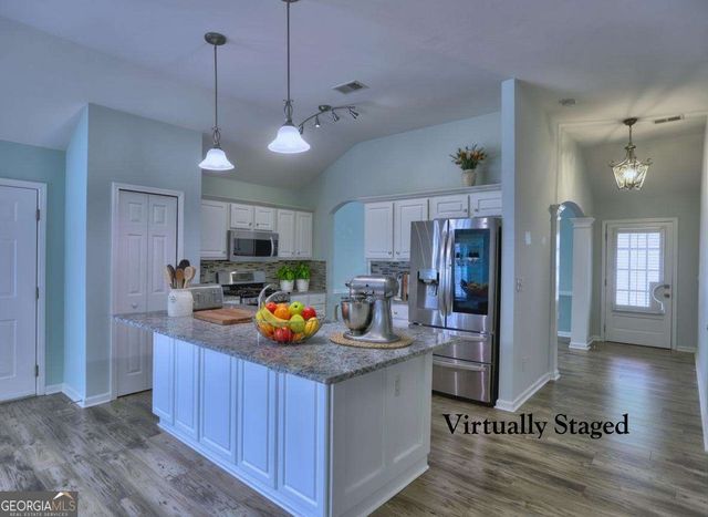 512 Courtyard Way, Woodstock, GA 30189
