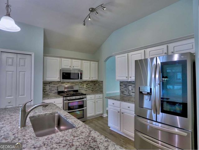512 Courtyard Way, Woodstock, GA 30189