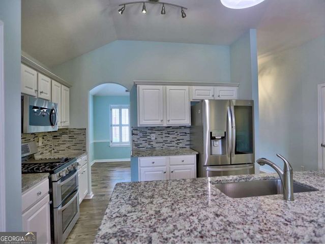512 Courtyard Way, Woodstock, GA 30189