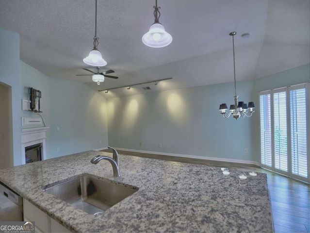 512 Courtyard Way, Woodstock, GA 30189