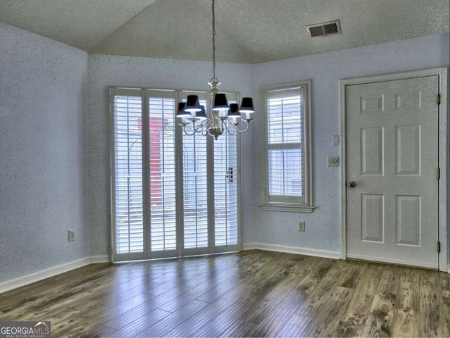 512 Courtyard Way, Woodstock, GA 30189