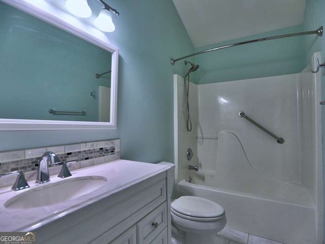 512 Courtyard Way, Woodstock, GA 30189