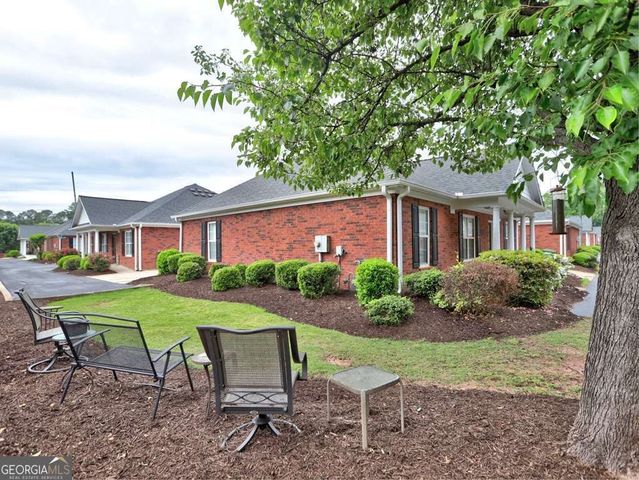 512 Courtyard Way, Woodstock, GA 30189