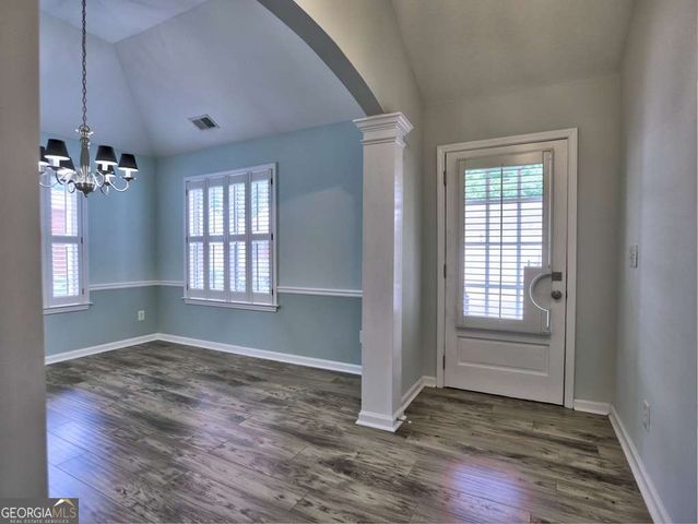 512 Courtyard Way, Woodstock, GA 30189
