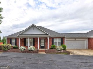 512 Courtyard Way, Woodstock, GA 30189