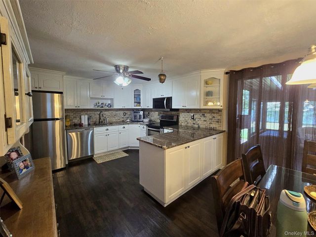 60 Meyer Lane, Medford, NY 11763