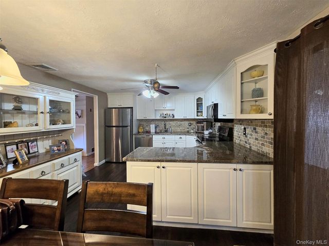 60 Meyer Lane, Medford, NY 11763