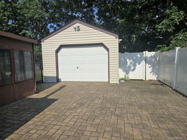 60 Meyer Lane, Medford, NY 11763
