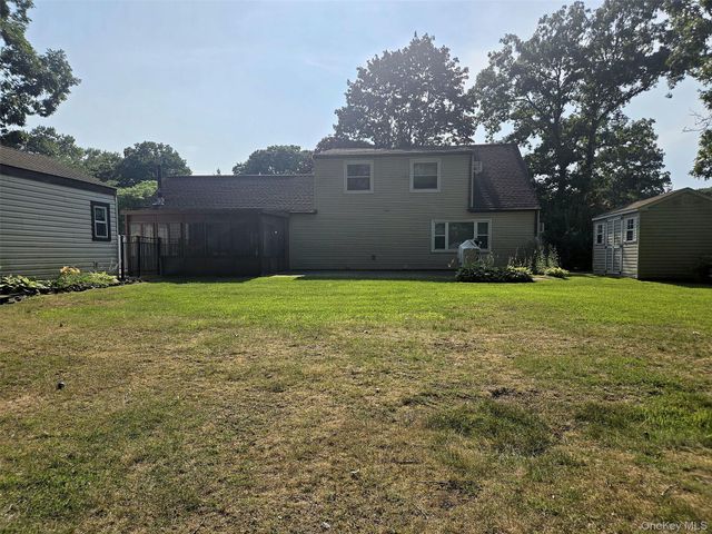 60 Meyer Lane, Medford, NY 11763