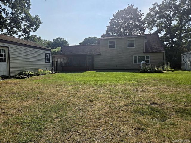 60 Meyer Lane, Medford, NY 11763