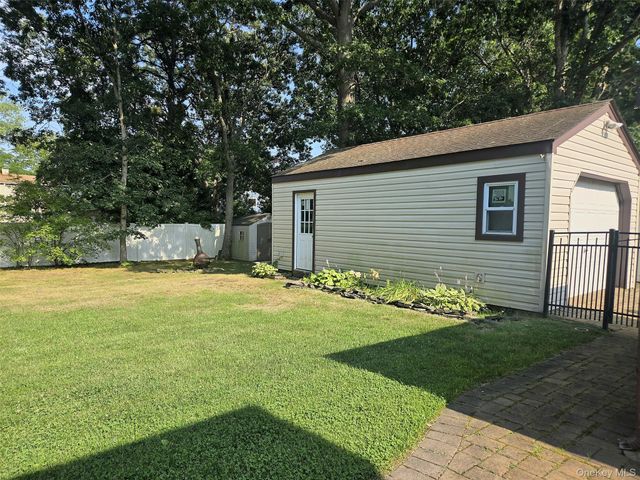 60 Meyer Lane, Medford, NY 11763